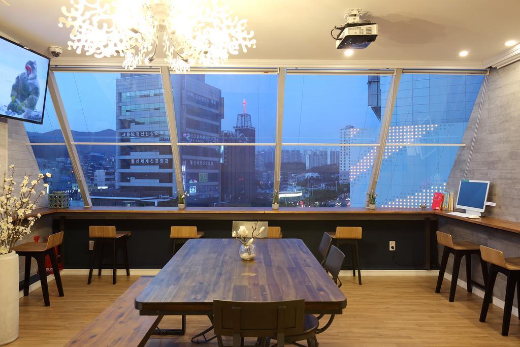 First Guesthouse Busan Exterior photo