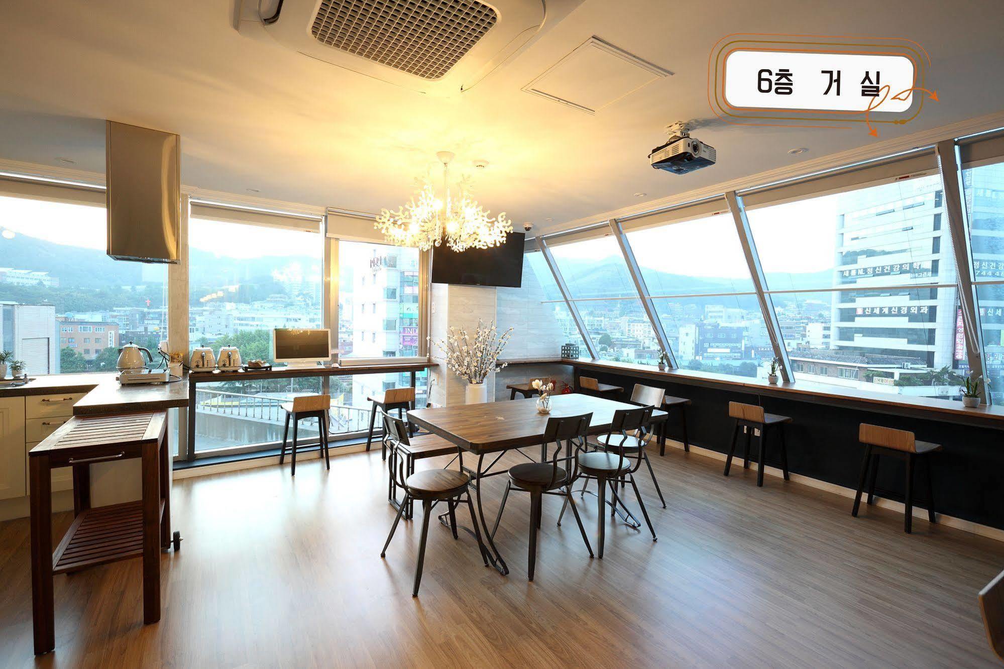 First Guesthouse Busan Exterior photo
