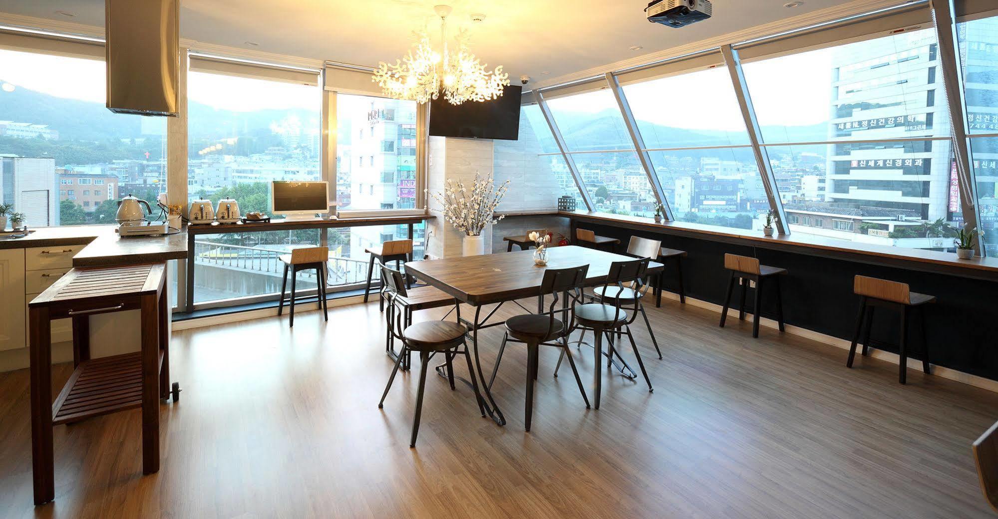First Guesthouse Busan Exterior photo