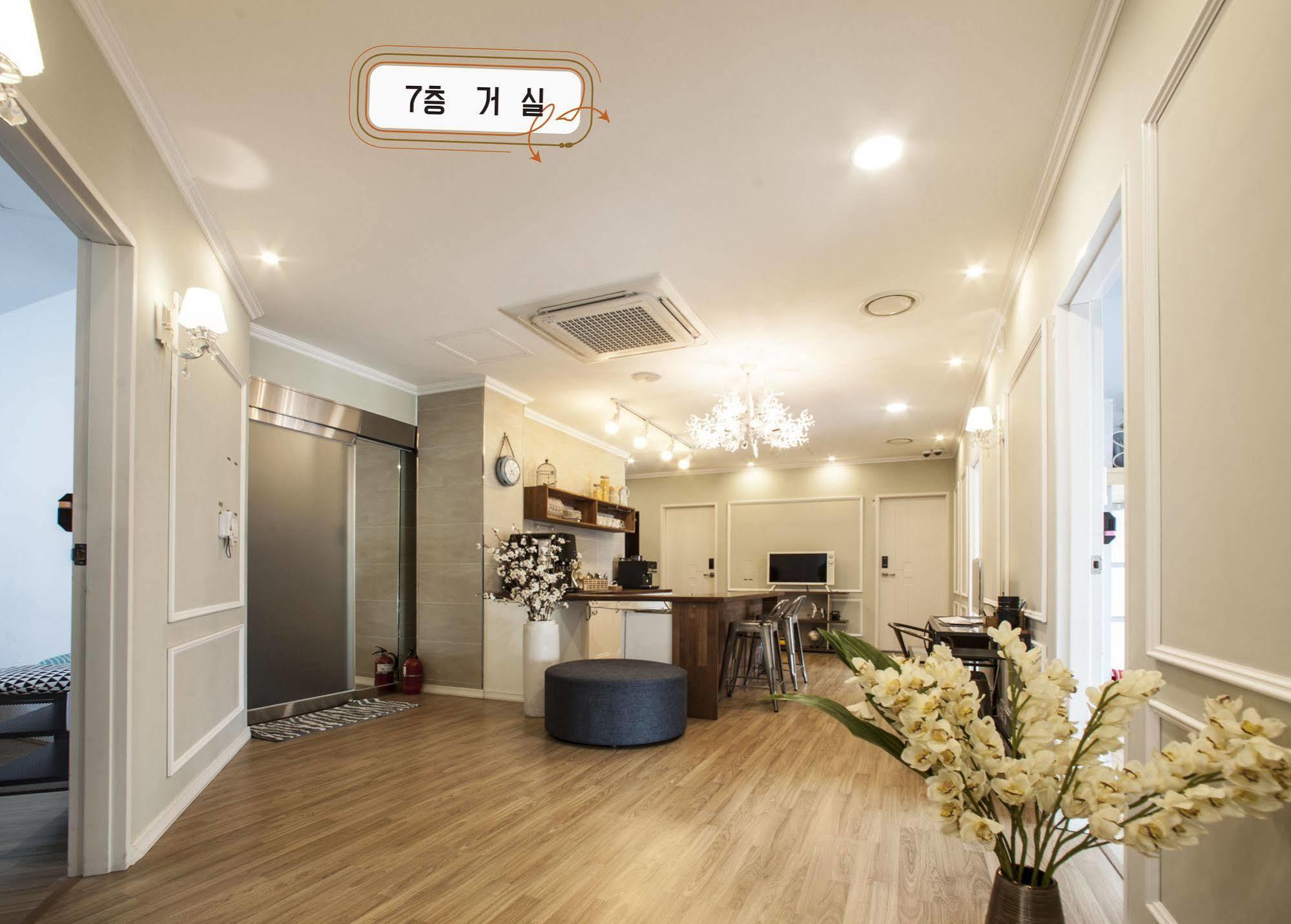 First Guesthouse Busan Exterior photo